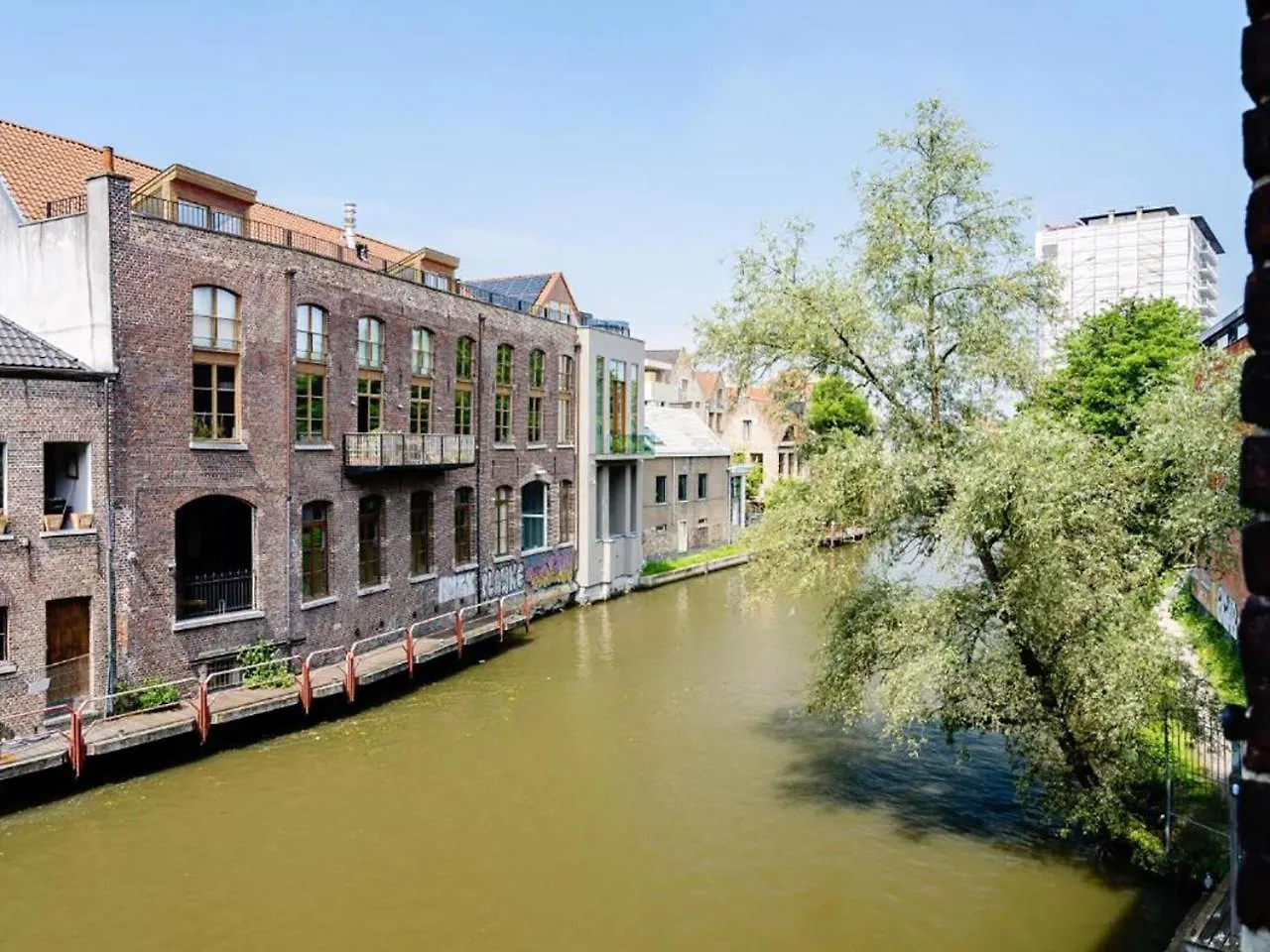 Hotel Budget Rooms By Ghent River