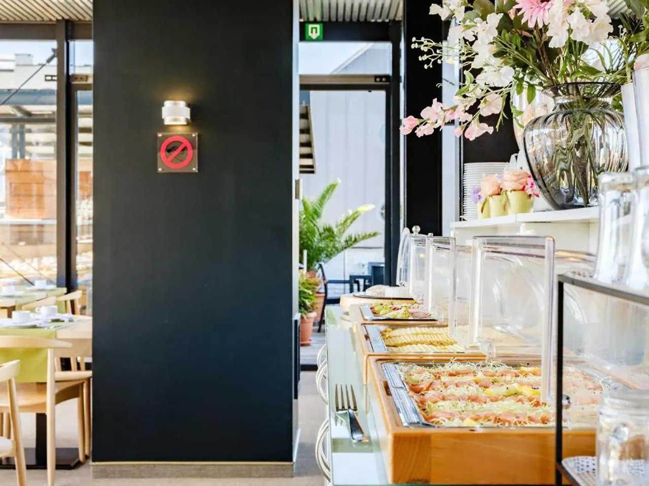 Budget Rooms By Ghent River Hotel