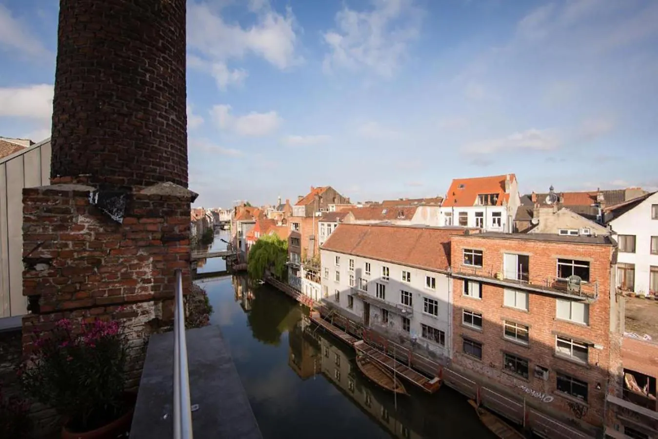 Budget Rooms By Ghent River