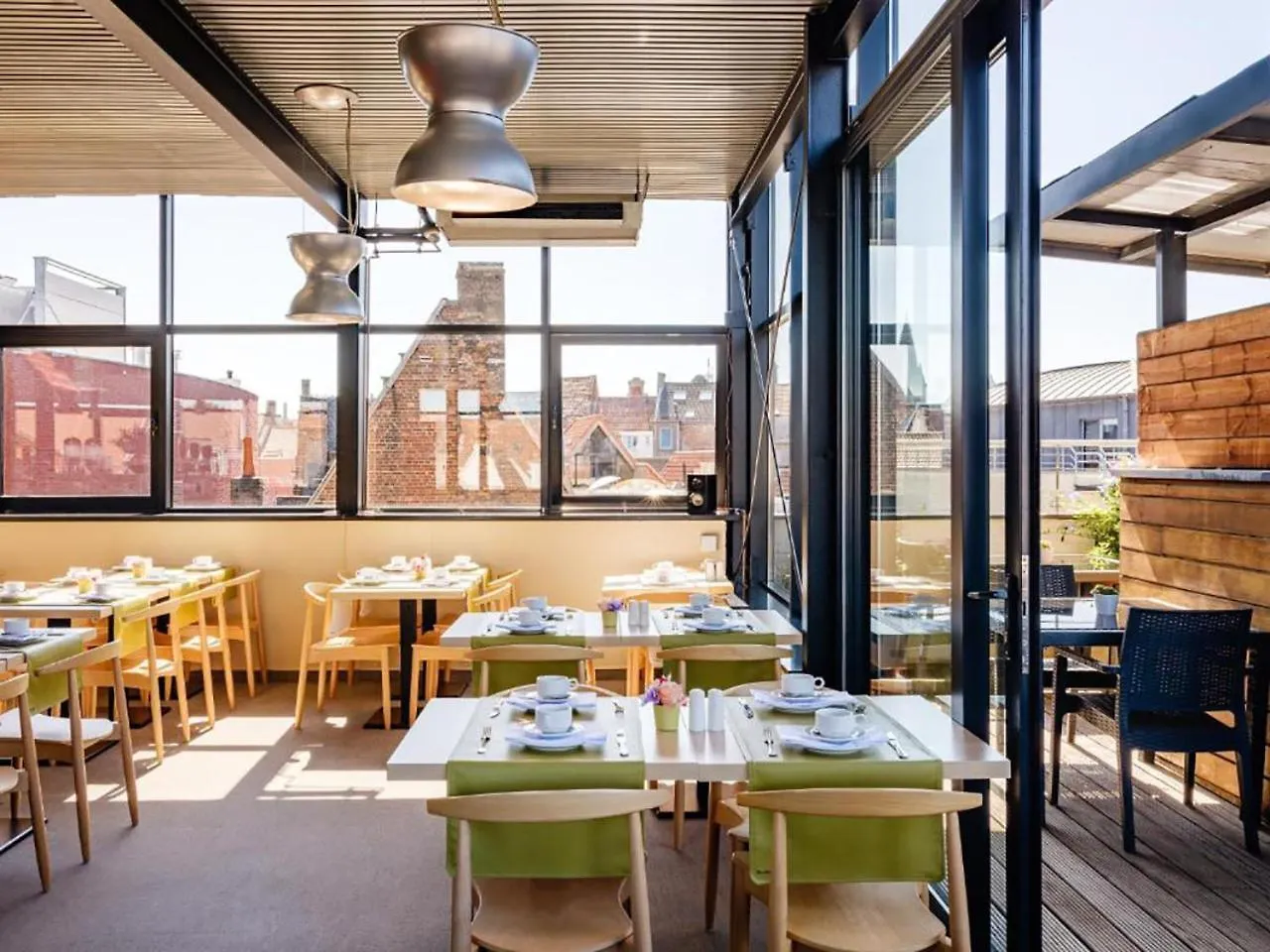 Budget Rooms By Ghent River