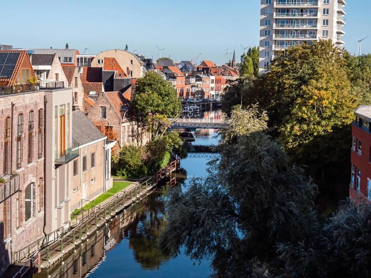Hotel Budget Rooms By Ghent River
